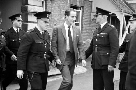 Ronnie Biggs 10th September 1963 outside court-1775246